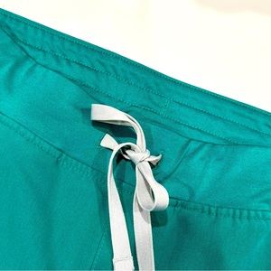FIGS Scrub Set - Hunter Green - Zamora Jogger Pants & Catarina Top - Size Small